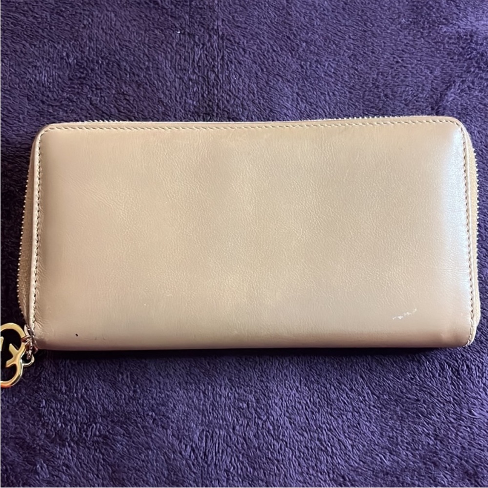 Authentic Cream Gucci Wallet